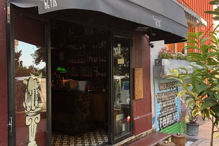 geyik coffee roastery cocktail bar